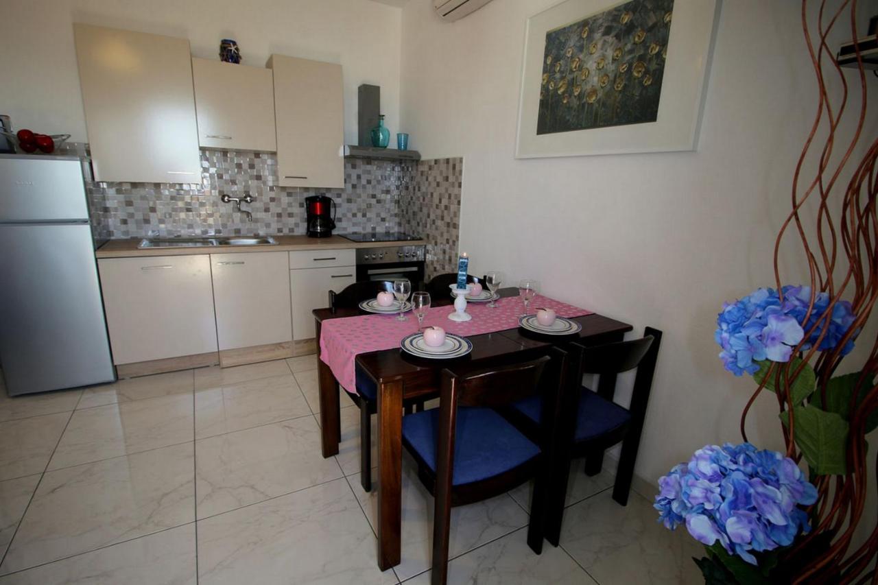 Villa Renipol Adults Only Sutivan Kültér fotó