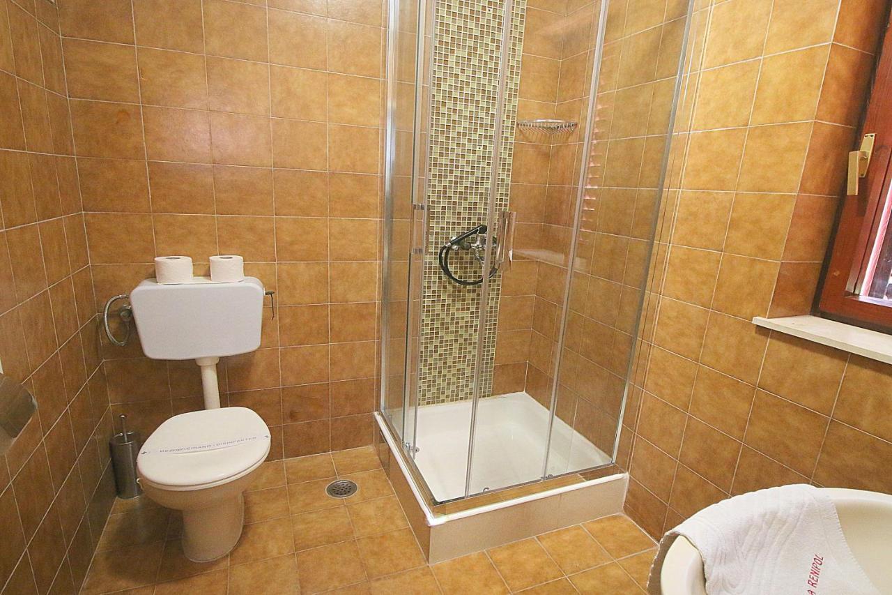 Villa Renipol Adults Only Sutivan Kültér fotó